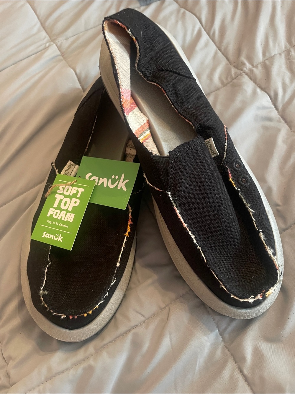 NWT Sanuk Black Women’s Size 10 Slip-On Canvas Sneakers with Gray Sole